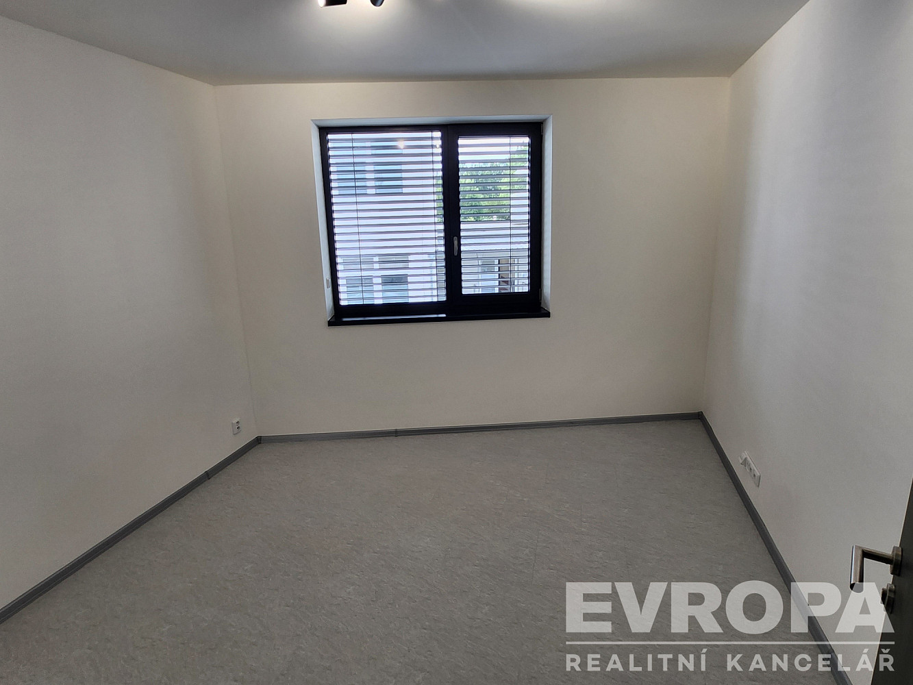 Pronájem bytu 2+1 55 m² – fotografie 2