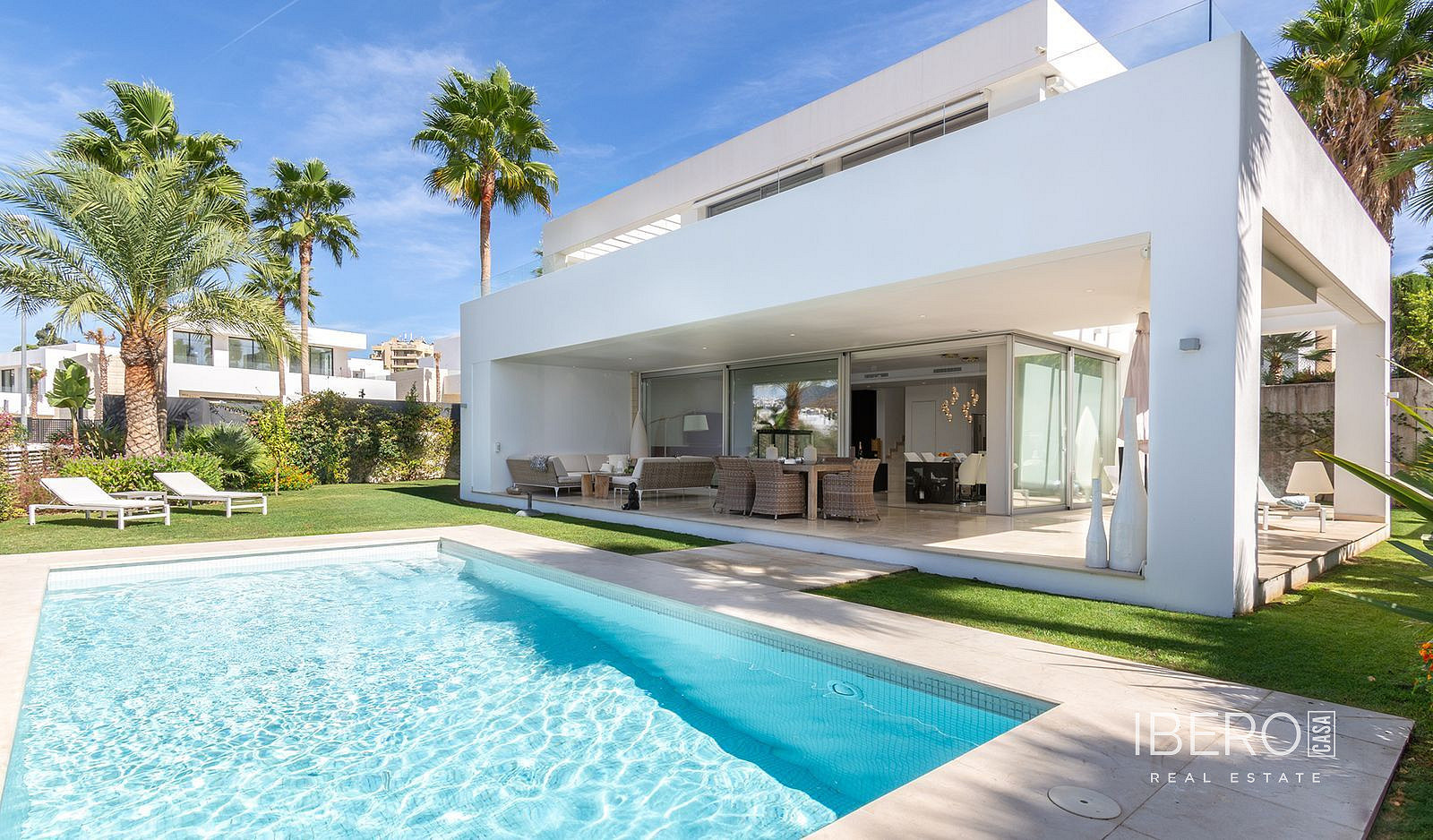 Prodej domu 209 m² s pozemkem 800 m²