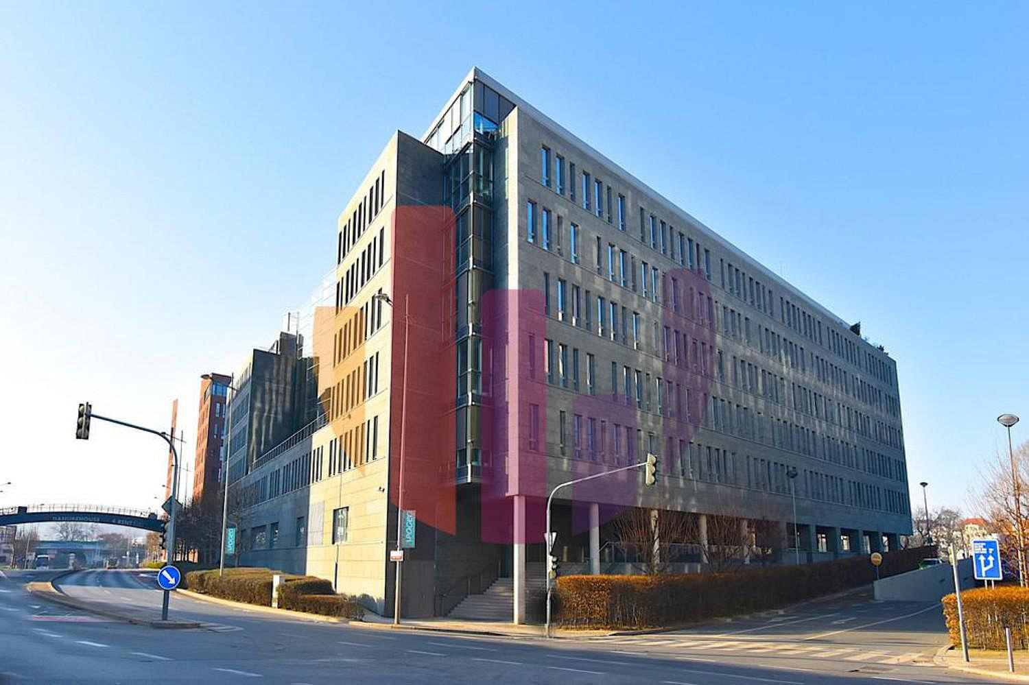 Pronájem kanceláře 1 477 m²