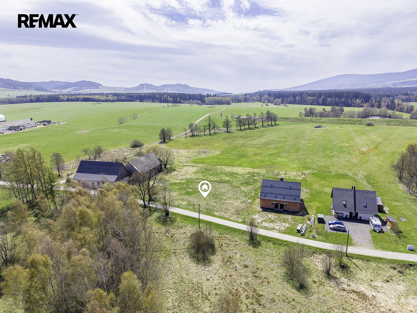Prodej stavebního pozemku 1 767 m² – fotografie 2