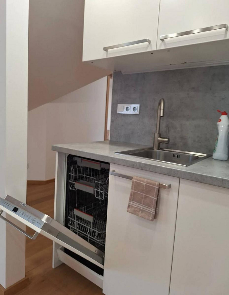 Pronájem bytu 2+kk 72 m² – pohled 4