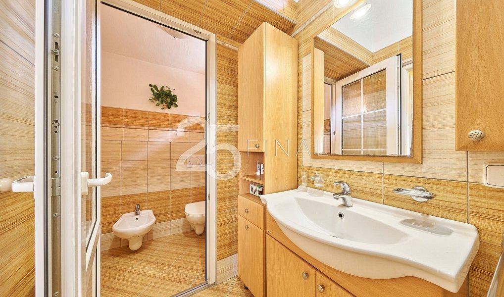 Prodej domu 199 m² s pozemkem 215 m², Úpice – náhled fotky 18
