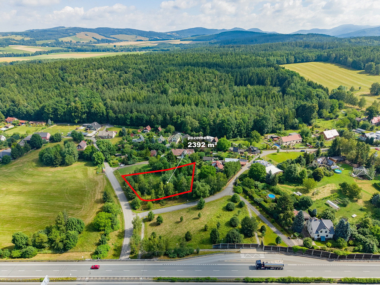Prodej stavebního pozemku 2 392 m²