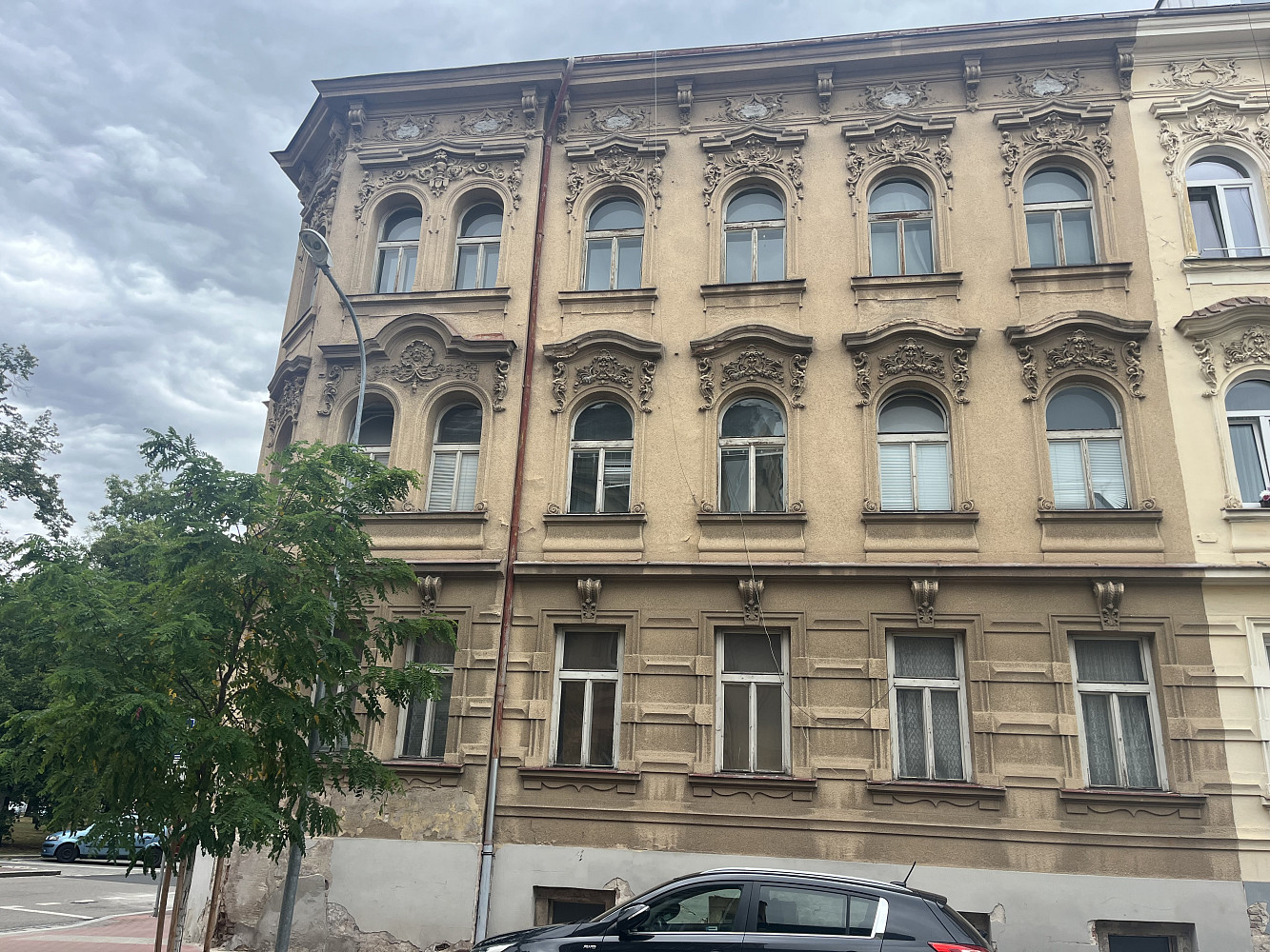 Prodej nájemního domu, činžáku 490 m² – fotografie 2