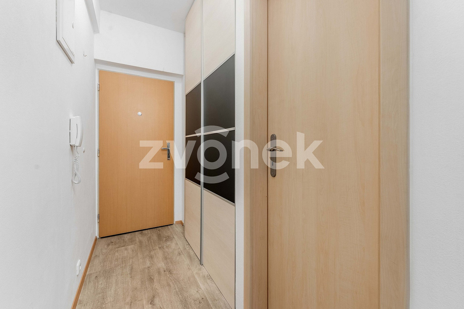 Pronájem bytu 1+kk 27 m² — photo 3