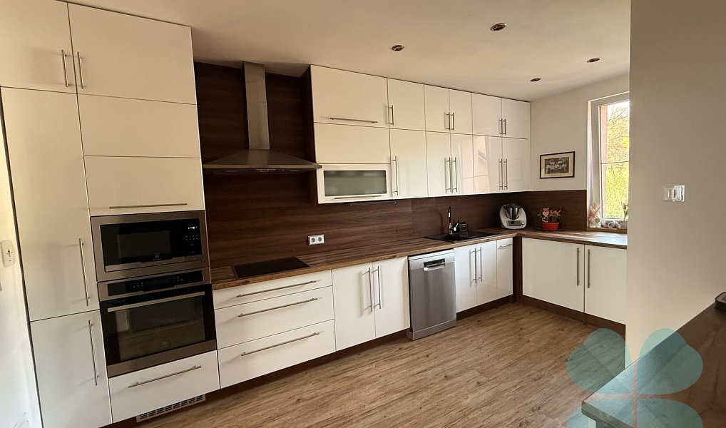 Prodej domu 220 m² s pozemkem 449 m², Radnice – náhled fotky 2