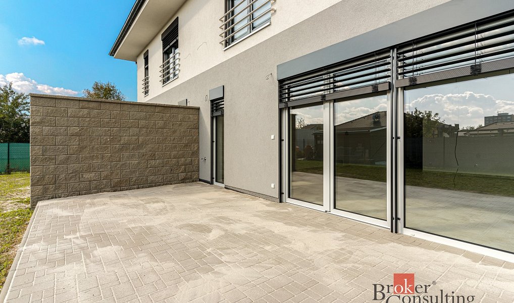Prodej bytu 5+kk 160 m², Milovice – náhled fotky 32