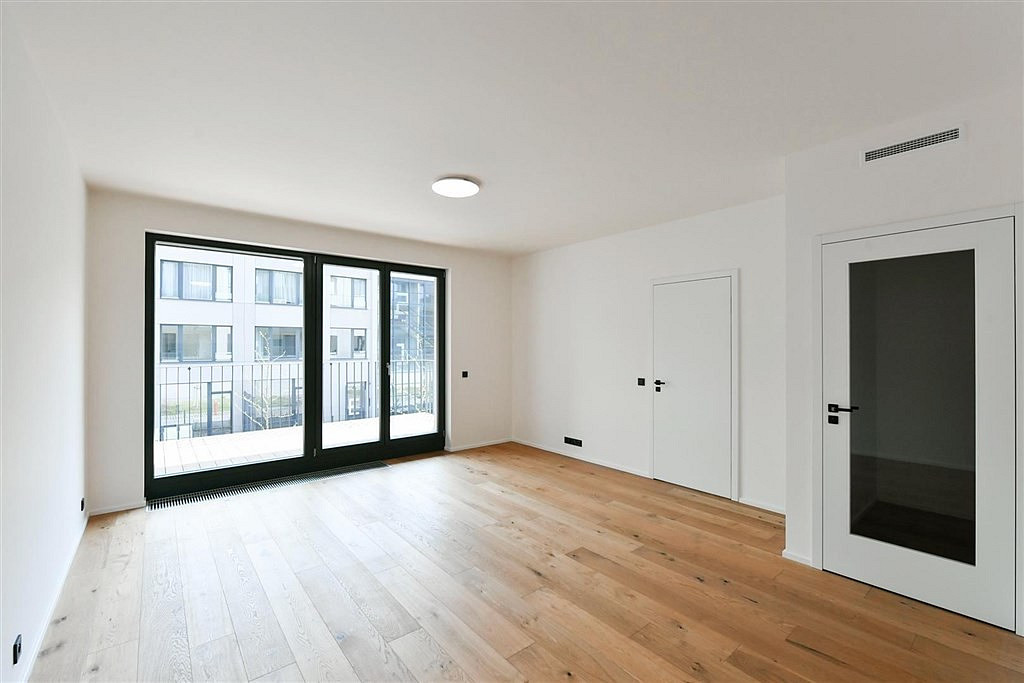 Pronájem bytu 2+kk 66 m² – pohled 2
