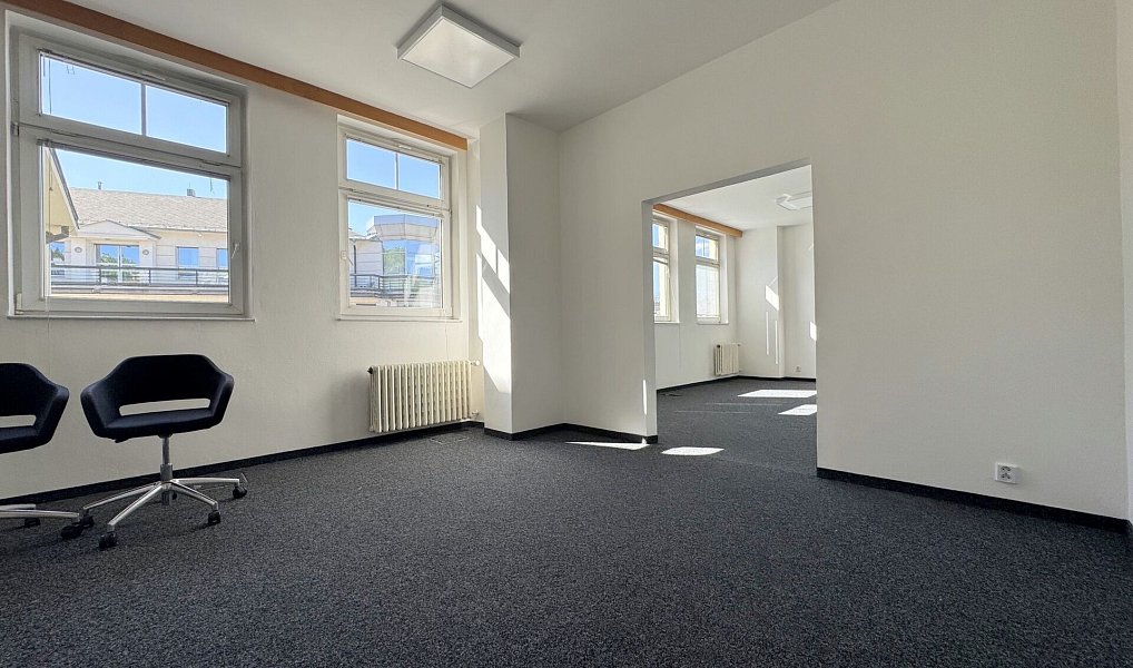 Pronájem kanceláře 49 m², Karlovy Vary – náhled fotky 3