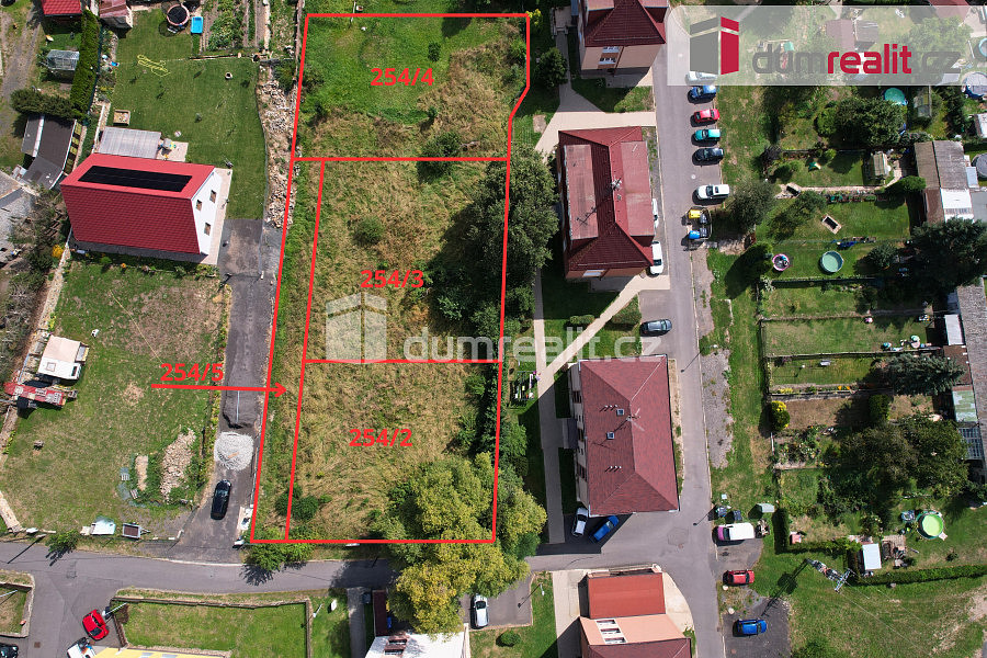 Prodej stavebního pozemku 700 m² — photo 2