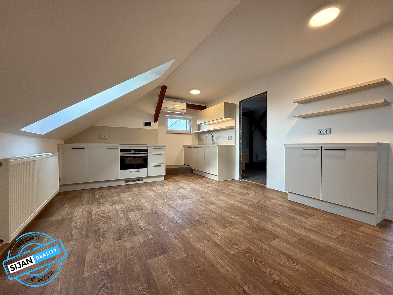 Pronájem bytu 2+kk 105 m²