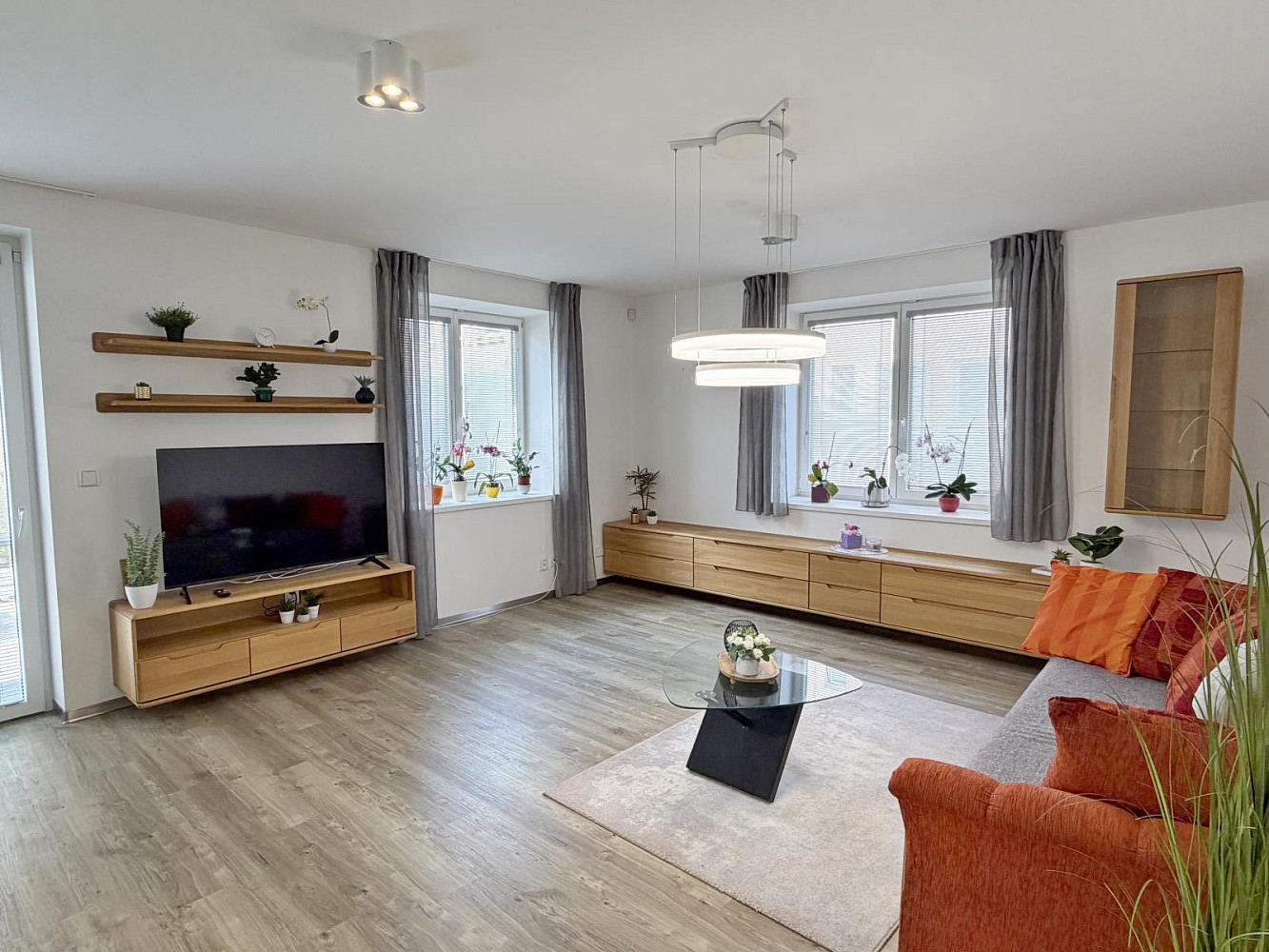 Pronájem bytu 2+kk 74 m² – fotografie 2