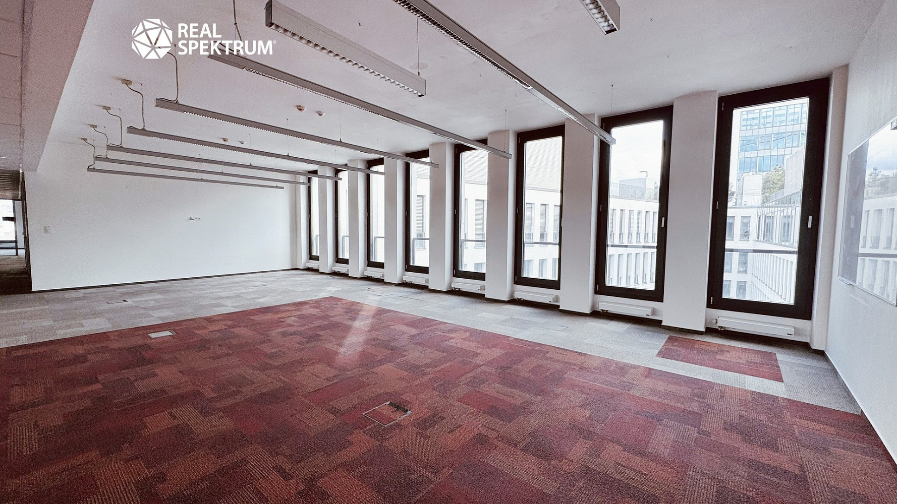 Pronájem kanceláře 374 m²