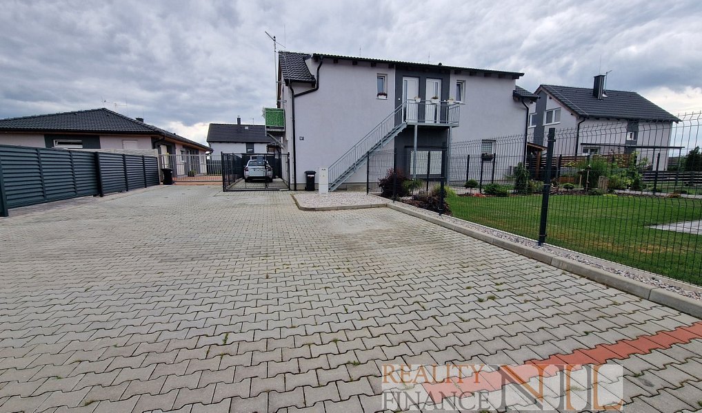 Pronájem bytu 2+kk 50 m², Město Touškov – náhled fotky 12