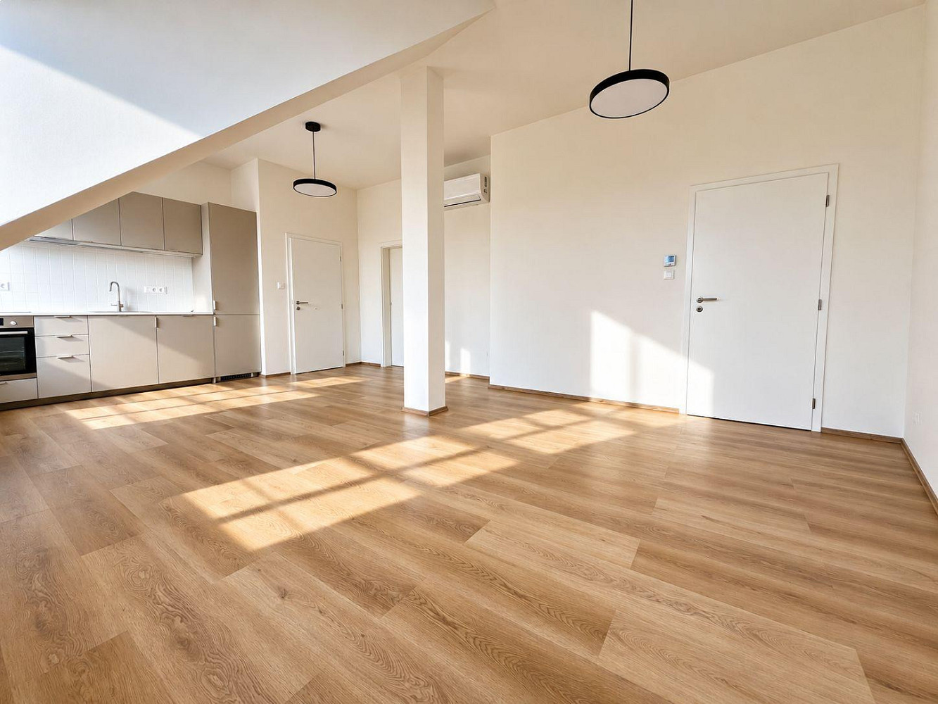 Pronájem bytu 3+kk 76 m² – fotografie 2