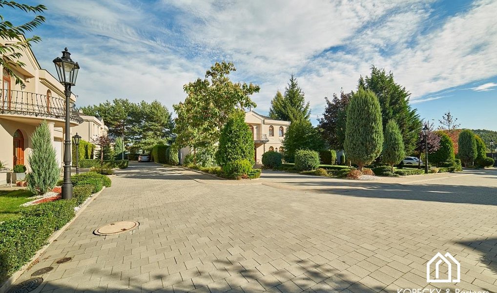 Pronájem domu 243 m² s pozemkem 387 m², Praha – náhled fotky 25