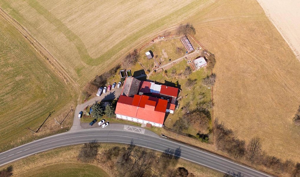 Prodej ubytovacího objektu 930 m², Albrechtice – náhled fotky 2