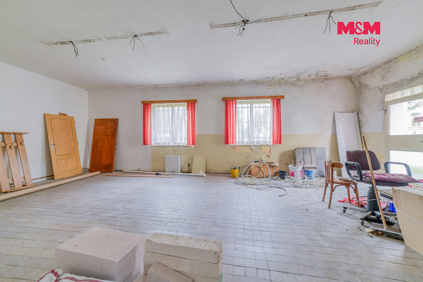 Prodej obchodních prostor 94 m² – fotografie 3