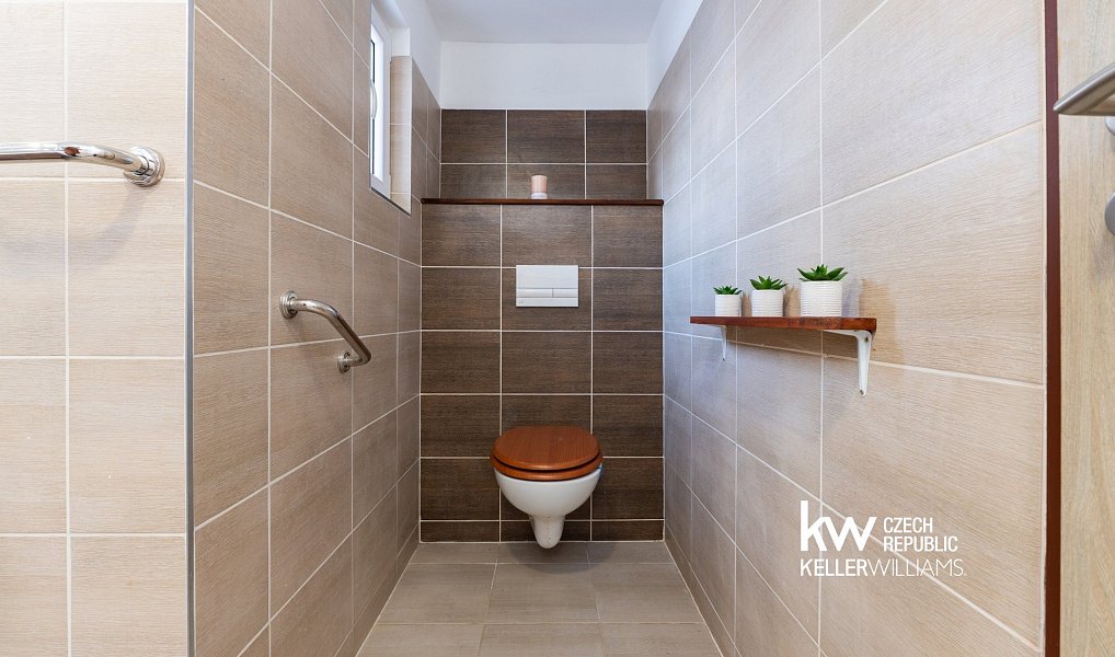 Prodej domu 176 m² s pozemkem 469 m², Dubí – náhled fotky 42