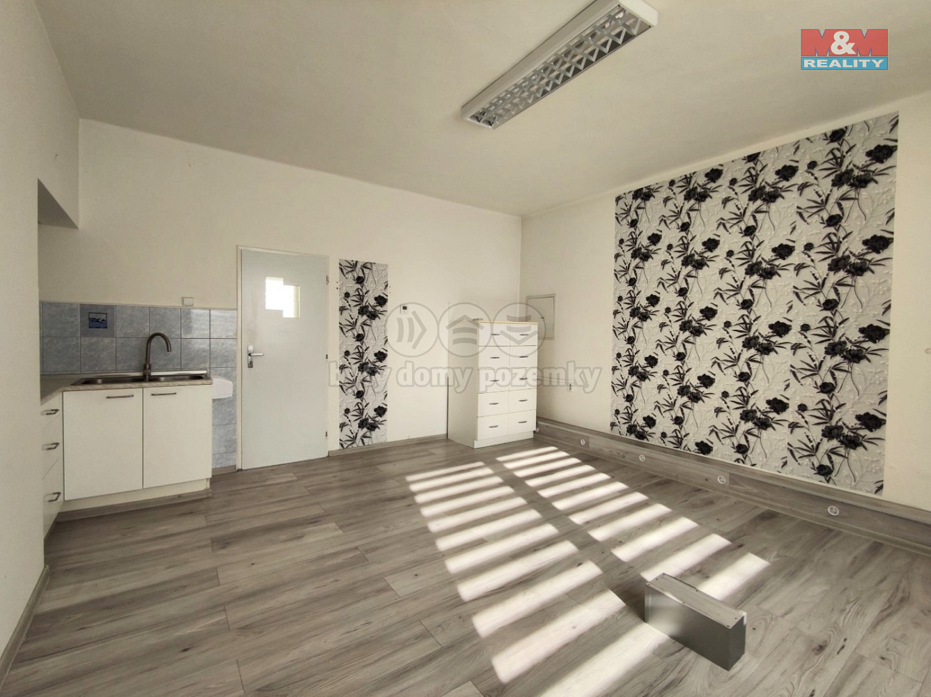 Pronájem obchodních prostor 24 m² – fotografie 3
