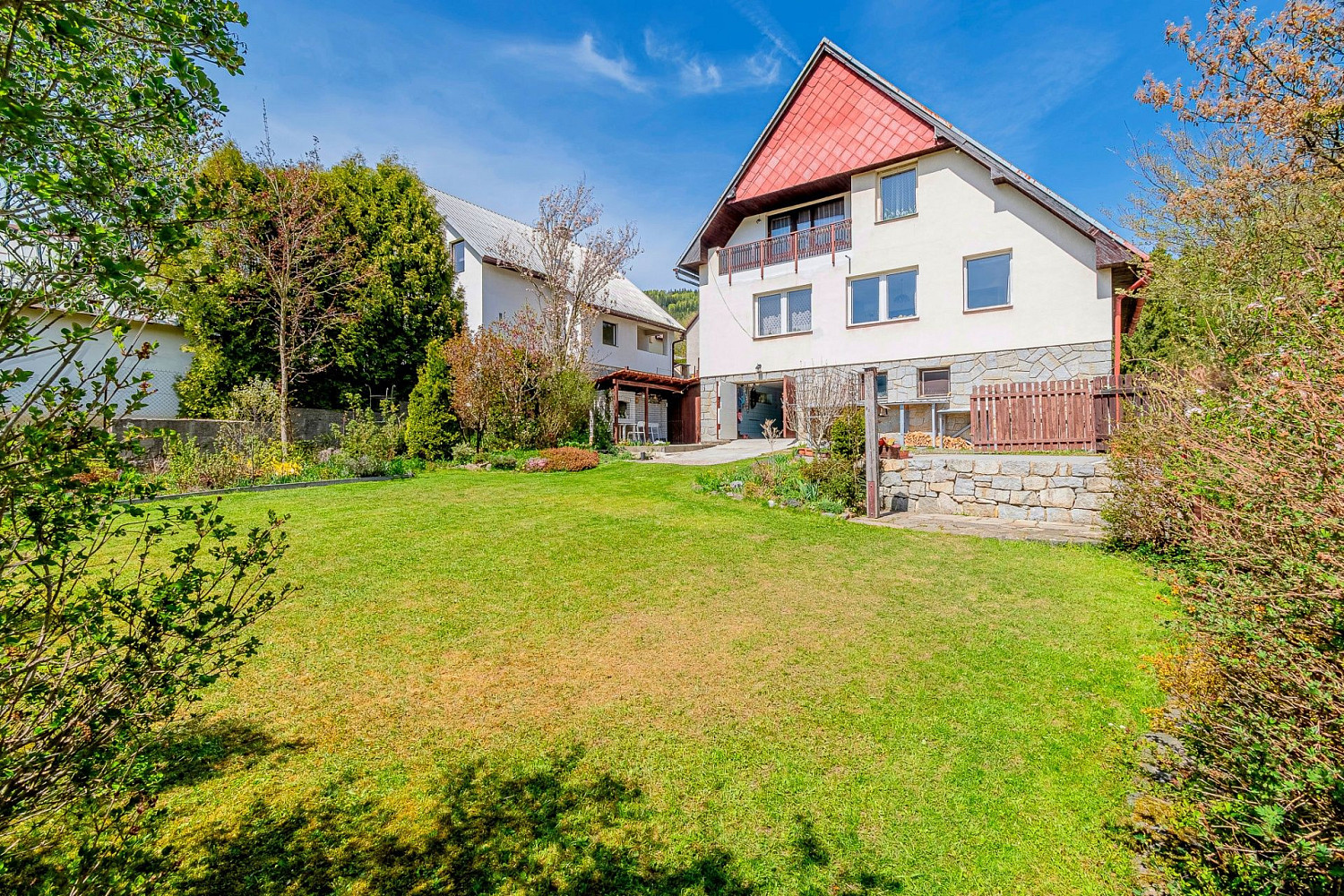 Prodej domu 260 m² s pozemkem 757 m² – fotografie 2