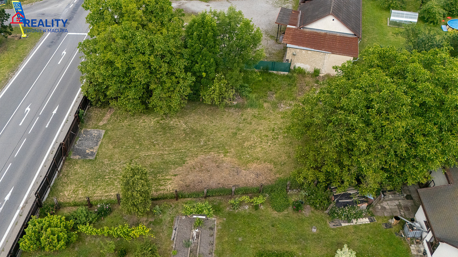 Prodej stavebního pozemku 990 m² — photo 2