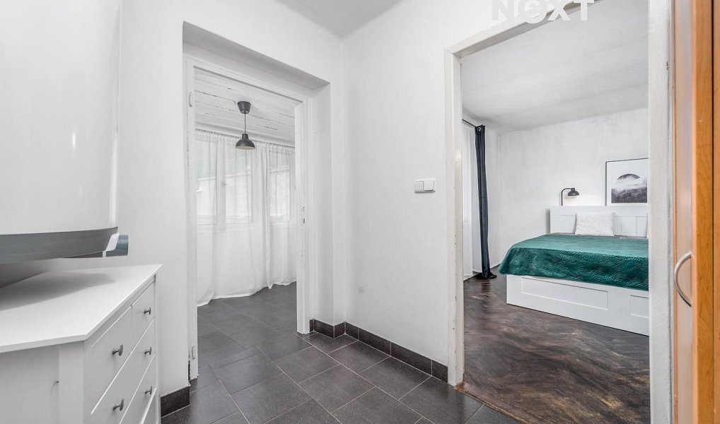 Prodej domu 250 m² s pozemkem 611 m², Zvoleněves – náhled fotky 12