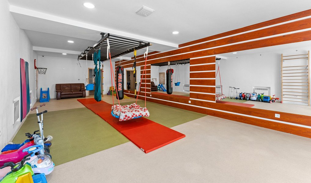 Prodej ubytovacího objektu 978 m², Desná – náhled fotky 9