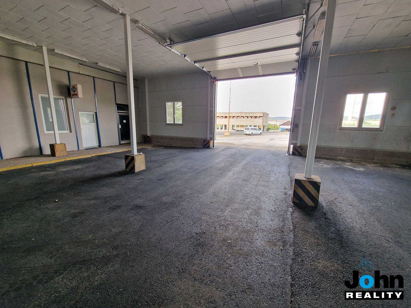 Pronájem skladovacích prostor 300 m² – fotografie 5