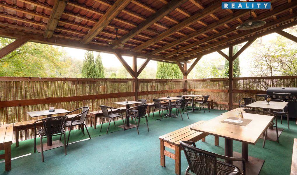Prodej ubytovacího objektu 640 m², Želízy – náhled fotky 3