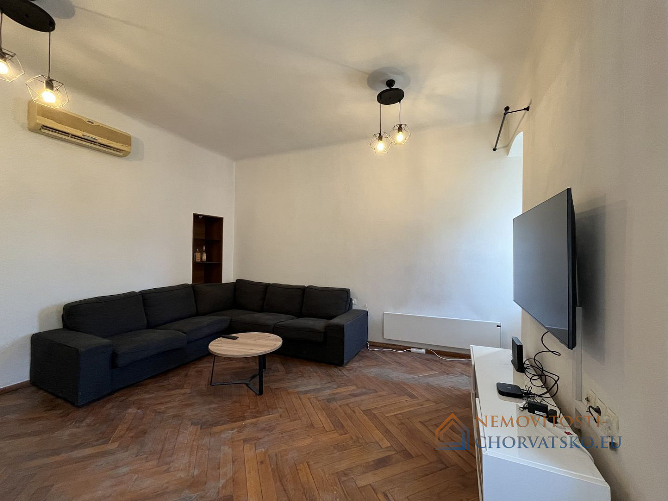 Pronájem bytu 1+kk 56 m² - Widok 4