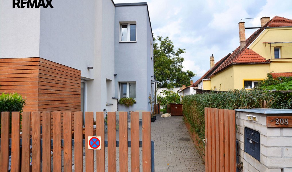 Prodej domu 195 m² s pozemkem 317 m², Praha – náhled fotky 2