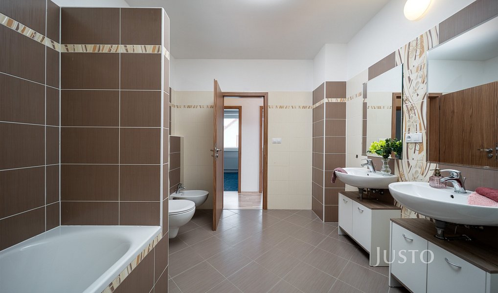Prodej domu 141 m² s pozemkem 385 m², Třeboň – náhled fotky 24