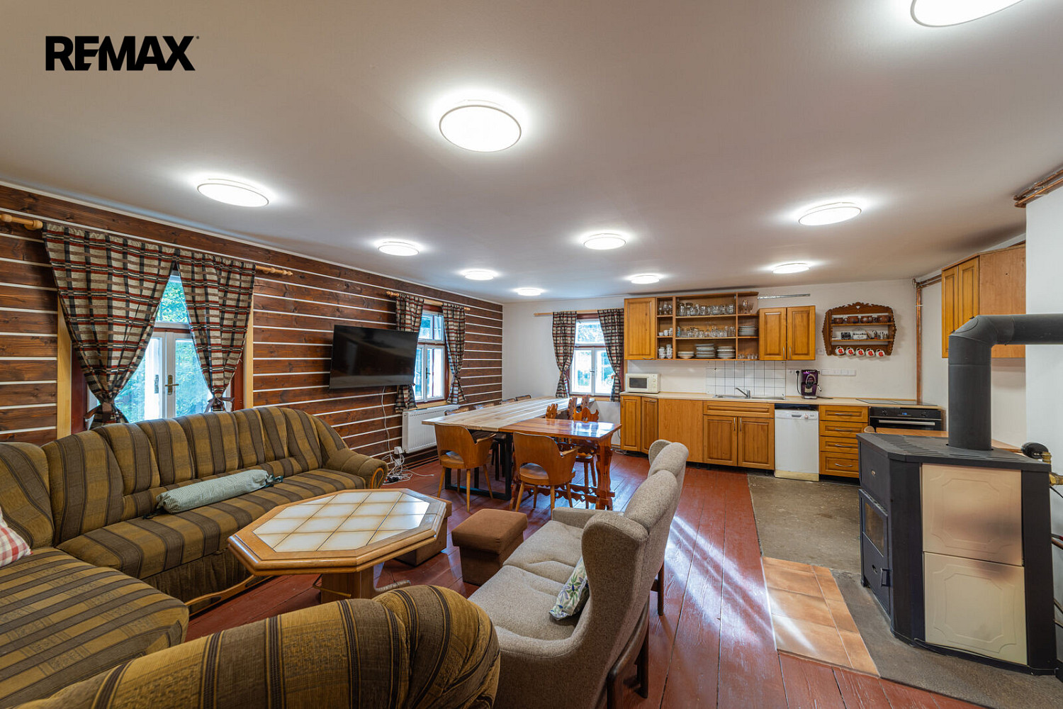 Prodej ubytovacího objektu 253 m² – fotografie 2