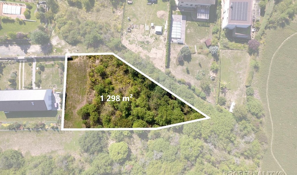 Prodej stavebního pozemku 1 298 m², Statenice – fotka 1 z 16