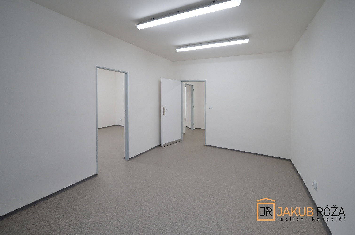 Pronájem kanceláře 206 m² – fotografie 5