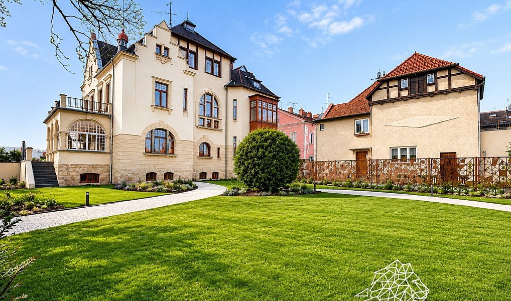 Prodej domu 900 m² s pozemkem 2 018 m², Krnov – fotka 1 z 28