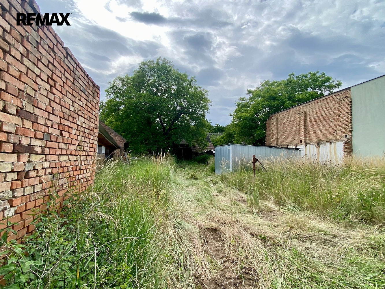 Prodej stavebního pozemku 2 018 m² — photo 2