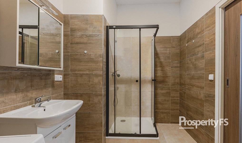 Prodej bytu 3+1 67 m², Hostinné – náhled fotky 2
