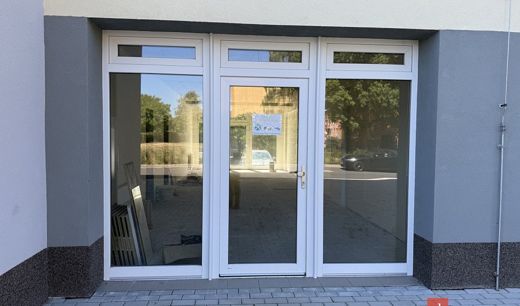 Prodej obchodních prostor 62 m², Nová Role – náhled fotky 2