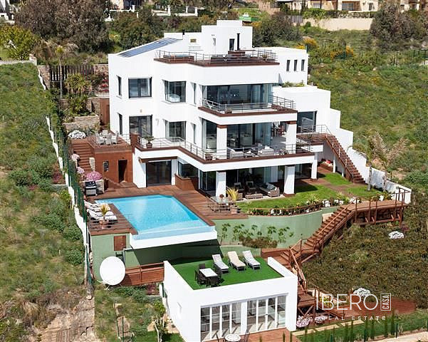 Prodej domu 750 m² s pozemkem 1 200 m²