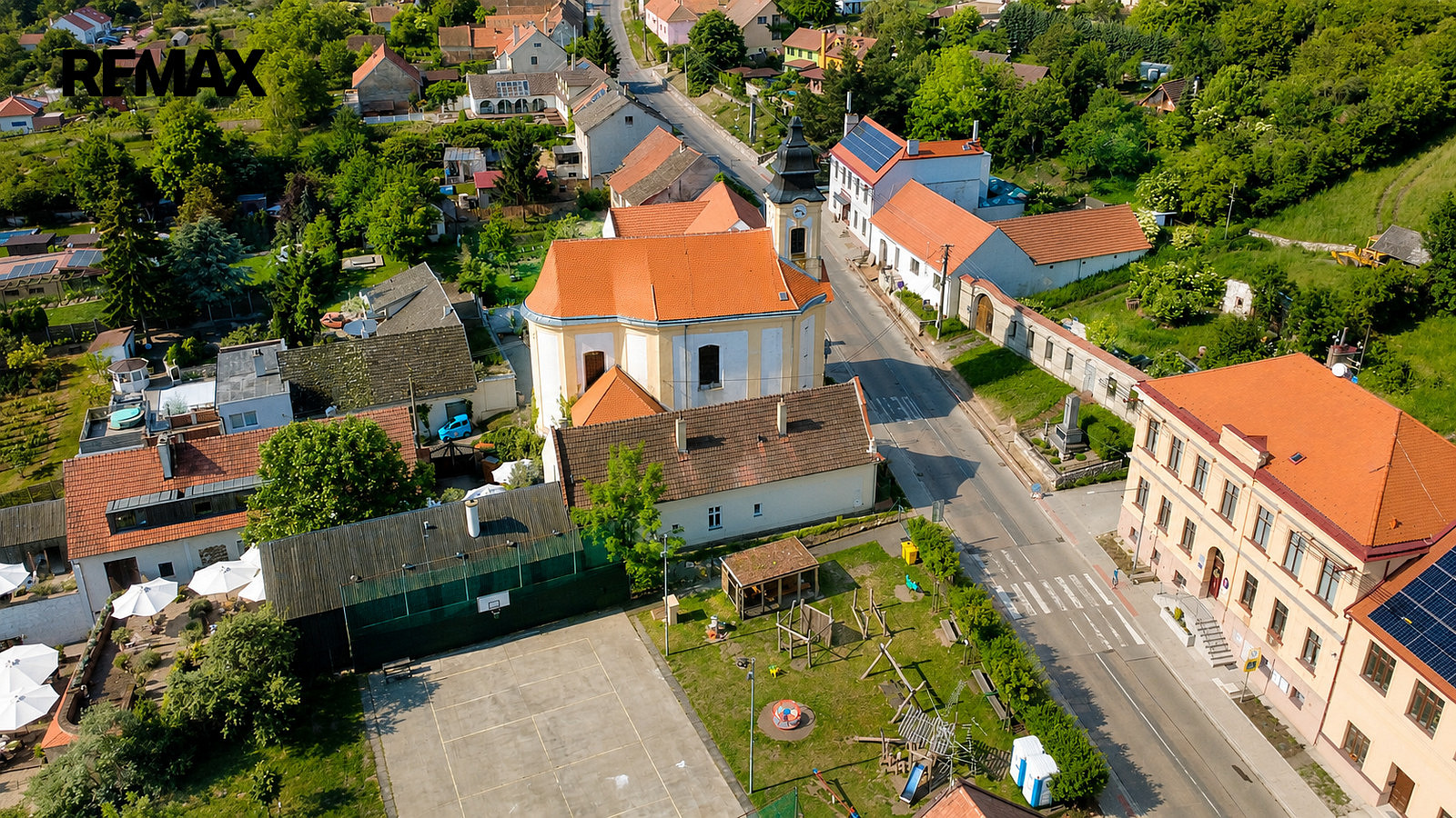 Prodej stavebního pozemku 793 m² – pohled 3