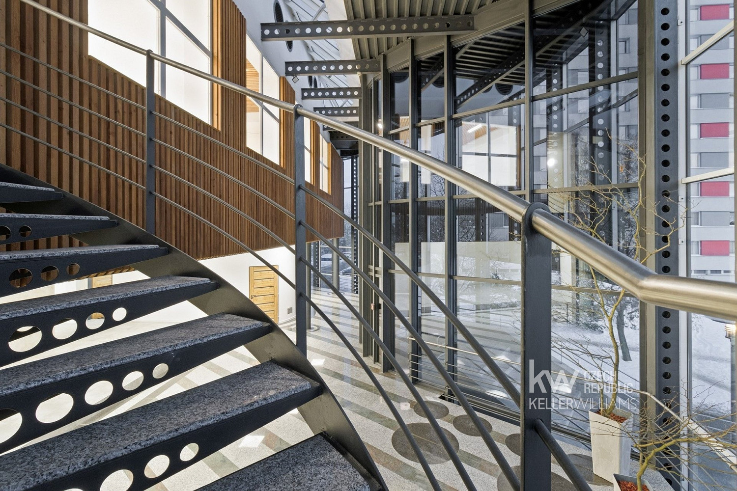 Pronájem obchodních prostor 1 073 m² – fotografie 4