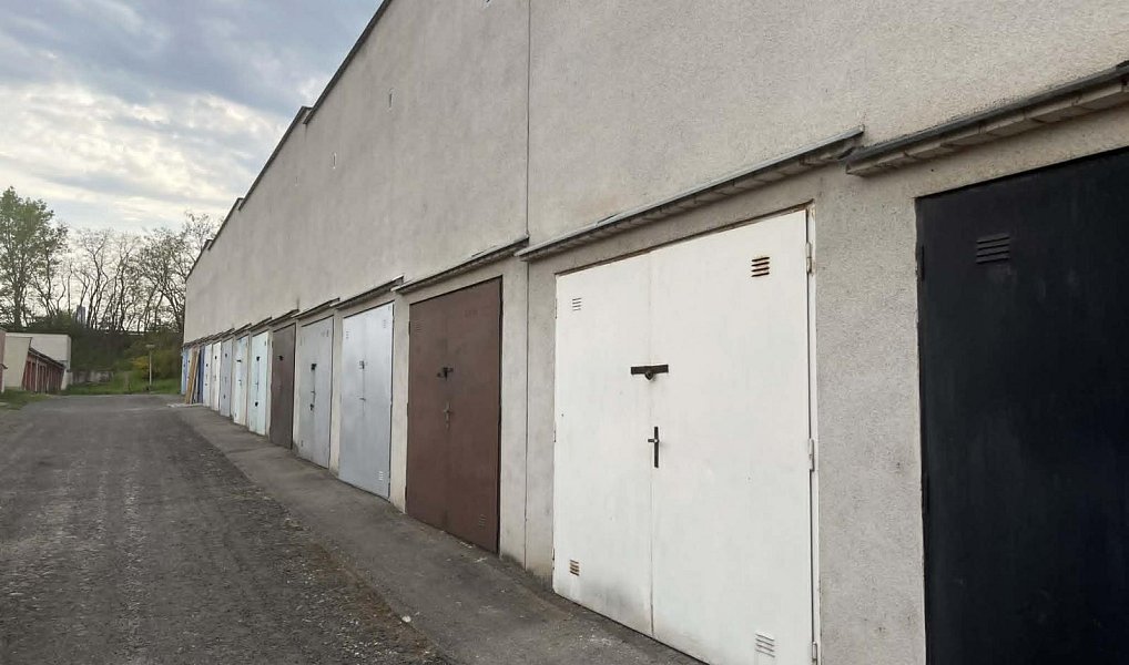 Garáž s elektrikou, Kolín - Cihelna, Kolín – fotka 1 z 5