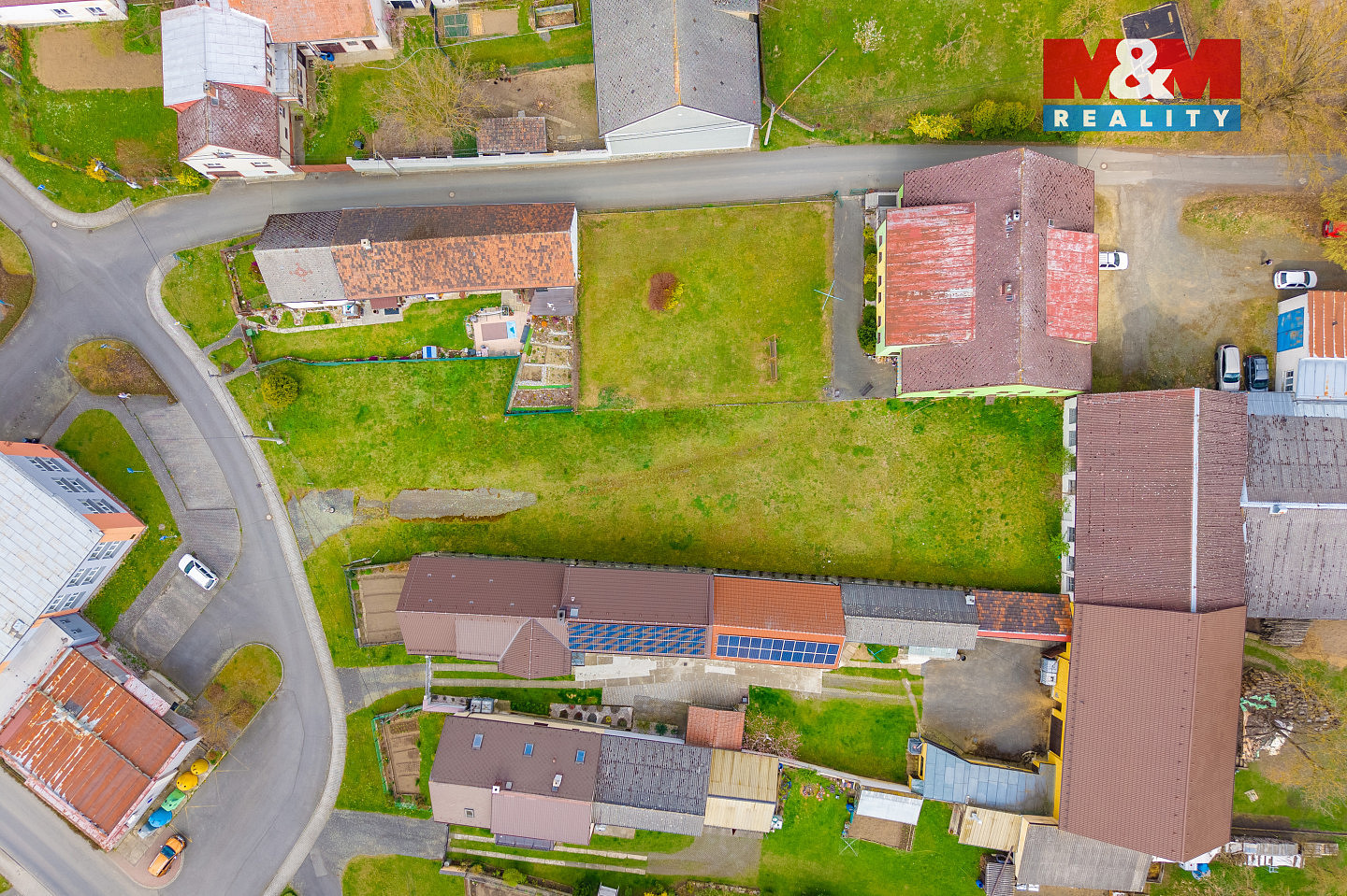 Prodej stavebního pozemku 1 374 m² – další