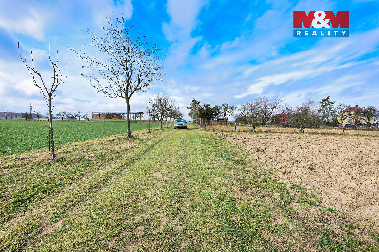 Prodej stavebního pozemku 1 812 m² – pohled 2