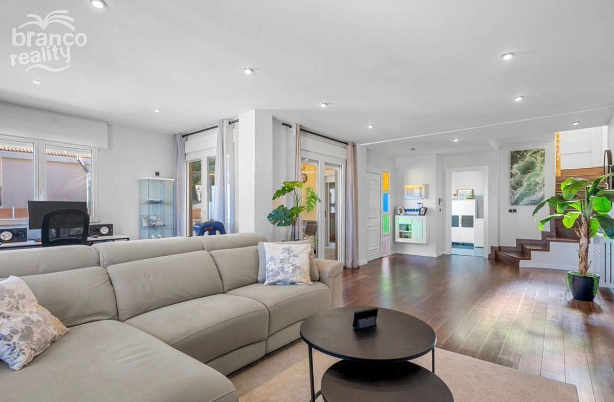 Prodej domu 180 m² s pozemkem 600 m² – pohled 3