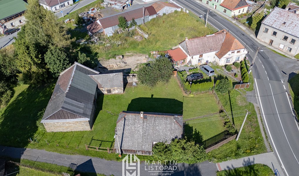 Prodej stavebního pozemku 1 379 m², Dvorce – náhled fotky 4