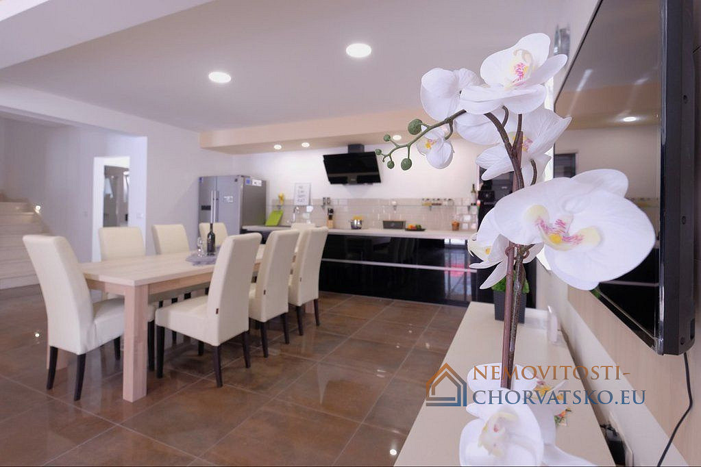 Prodej domu 220 m² s pozemkem 615 m² - Więcej