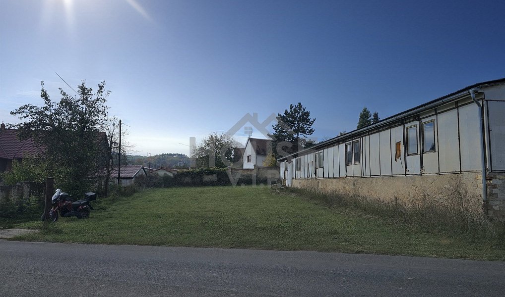 Prodej komerčního pozemku 1 297 m², Vinařice – náhled fotky 2